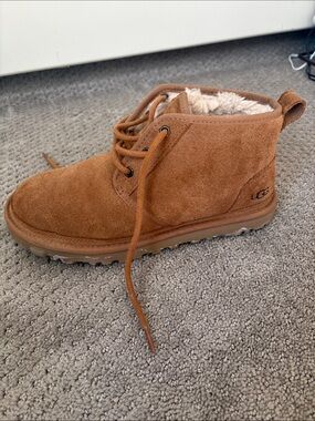 UGG Kids Chestnut Suede Lace-Up Boot with Shearling
